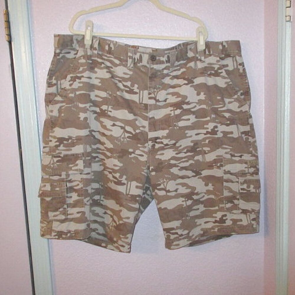 Wrangler Camo Cargo Shorts Mens 46 Loose Fit Brown Green Outdoor Western NWT